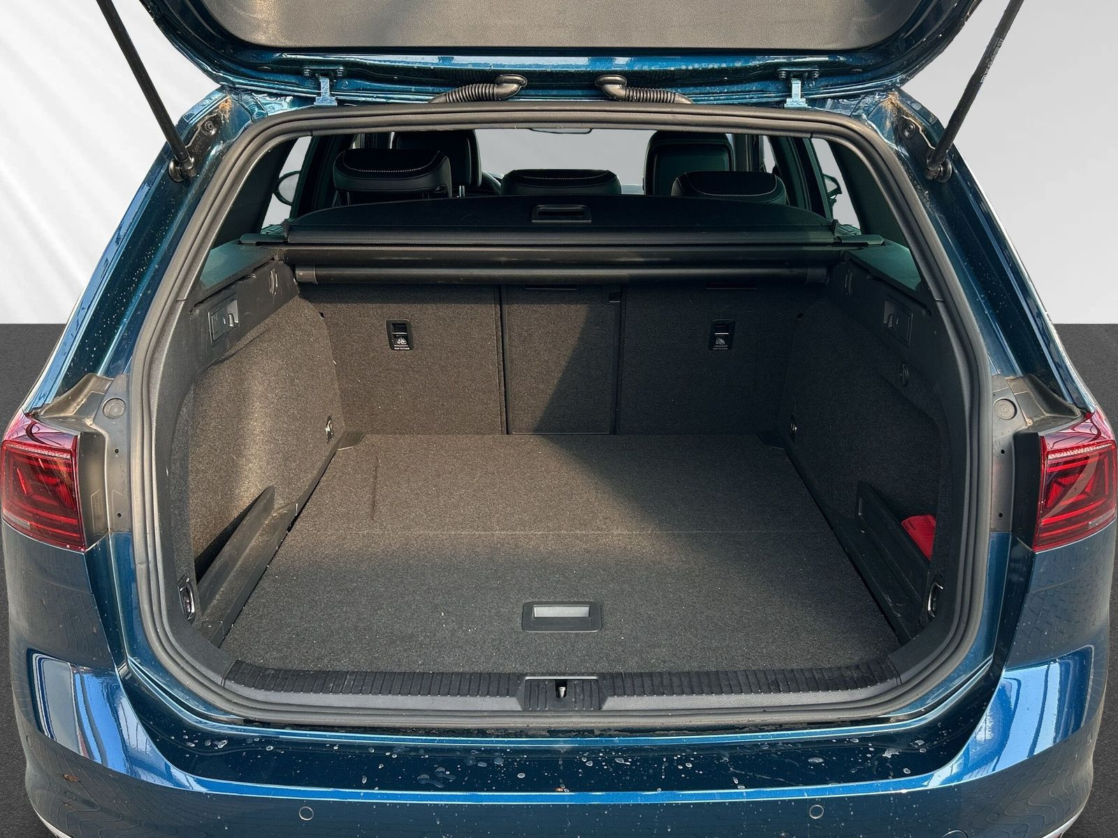 Passat Variant Elegance R-Line +DSG LED+ACC+PDC+