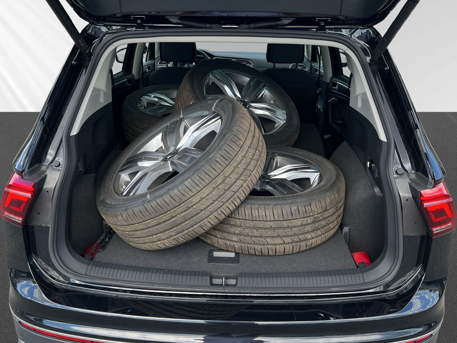 Tiguan Allspace Elegance 2,0 l TDI DSG+ PDC+ LED