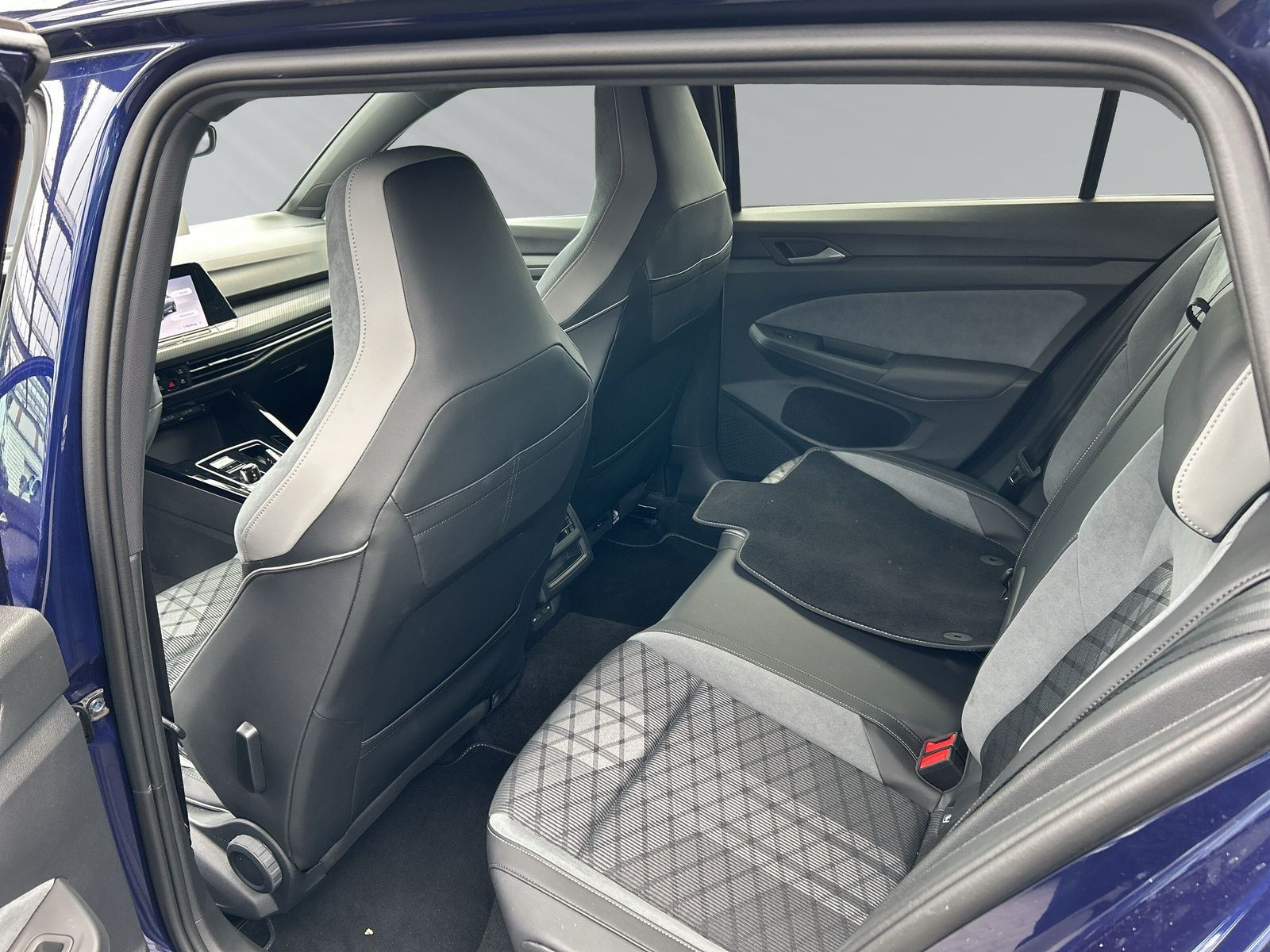 Golf Variant R-Line 1,5l eTSI DSG+Klima+LED+PDC+