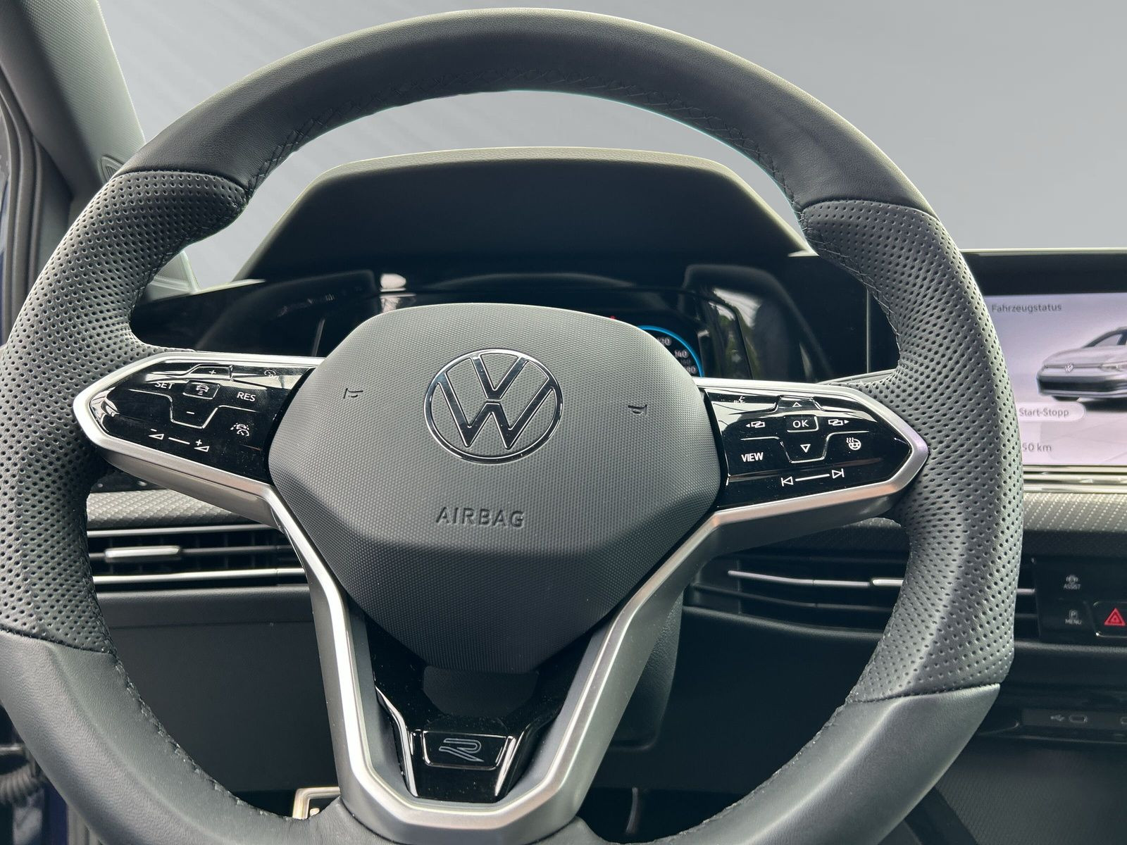 Golf Variant R-Line 1,5l eTSI DSG+Klima+LED+PDC+