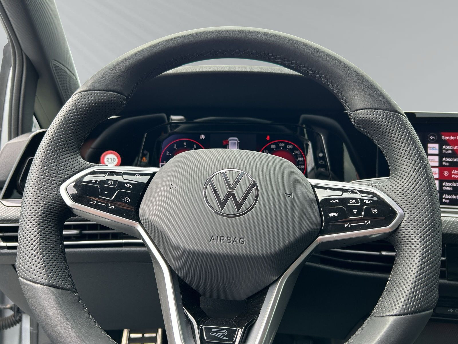 Golf Variant R-Line 1,5l eTSI 130PS DSG+LED+PDC+