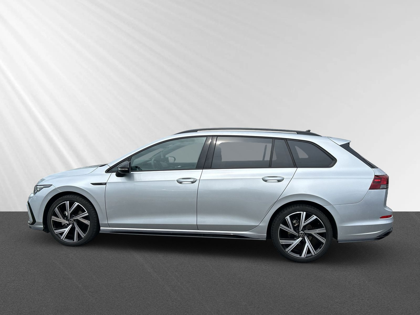 Golf Variant R-Line 1,5l eTSI 130PS DSG+LED+PDC+