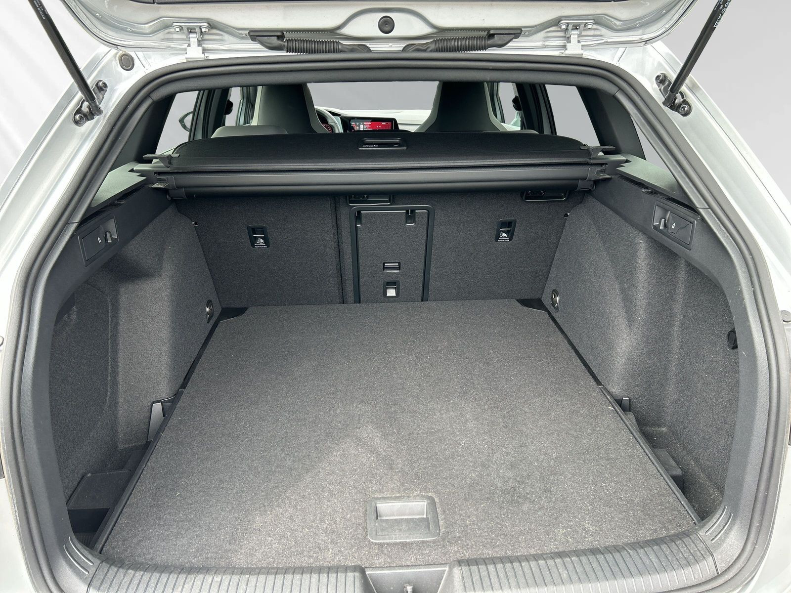 Golf Variant R-Line 1,5l eTSI 130PS DSG+LED+PDC+