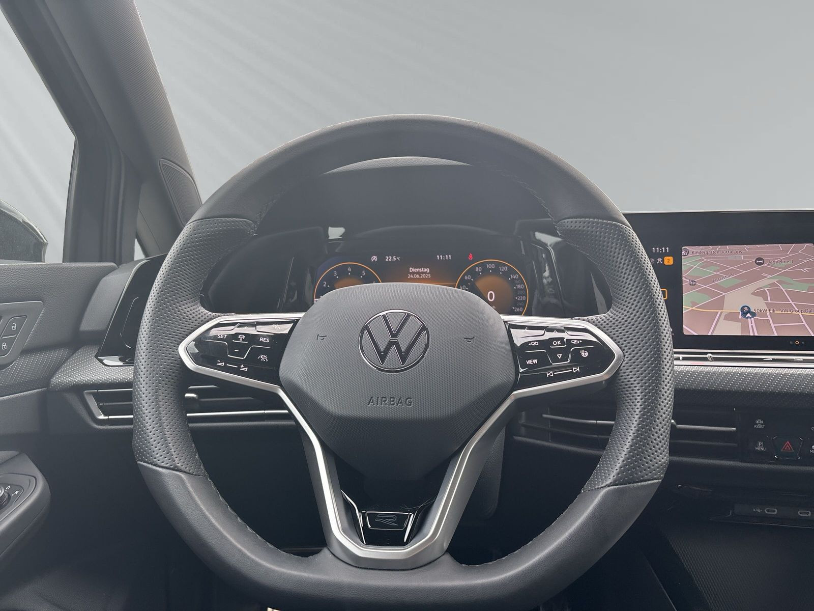 Golf Variant R-Line 1.5 l eTSI 130PS DSG+LED+PDC