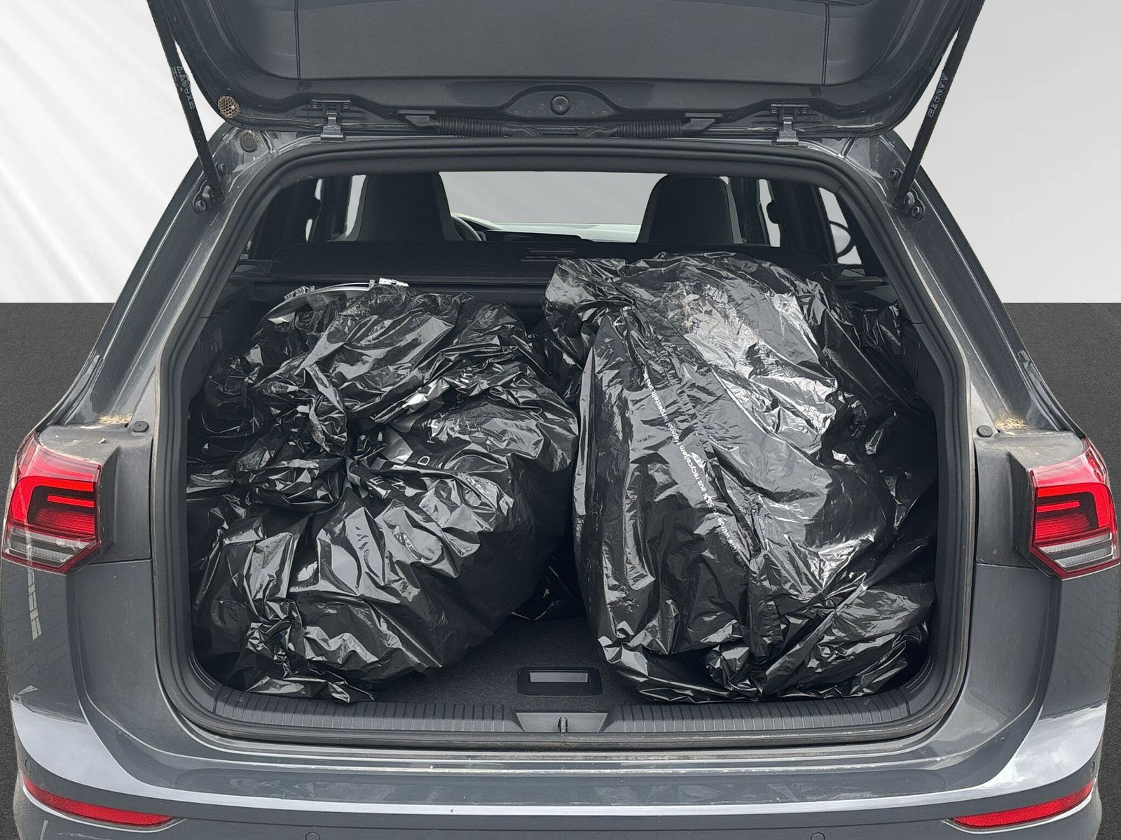 Golf Variant R-Line 1.5 l eTSI 130PS DSG+LED+PDC