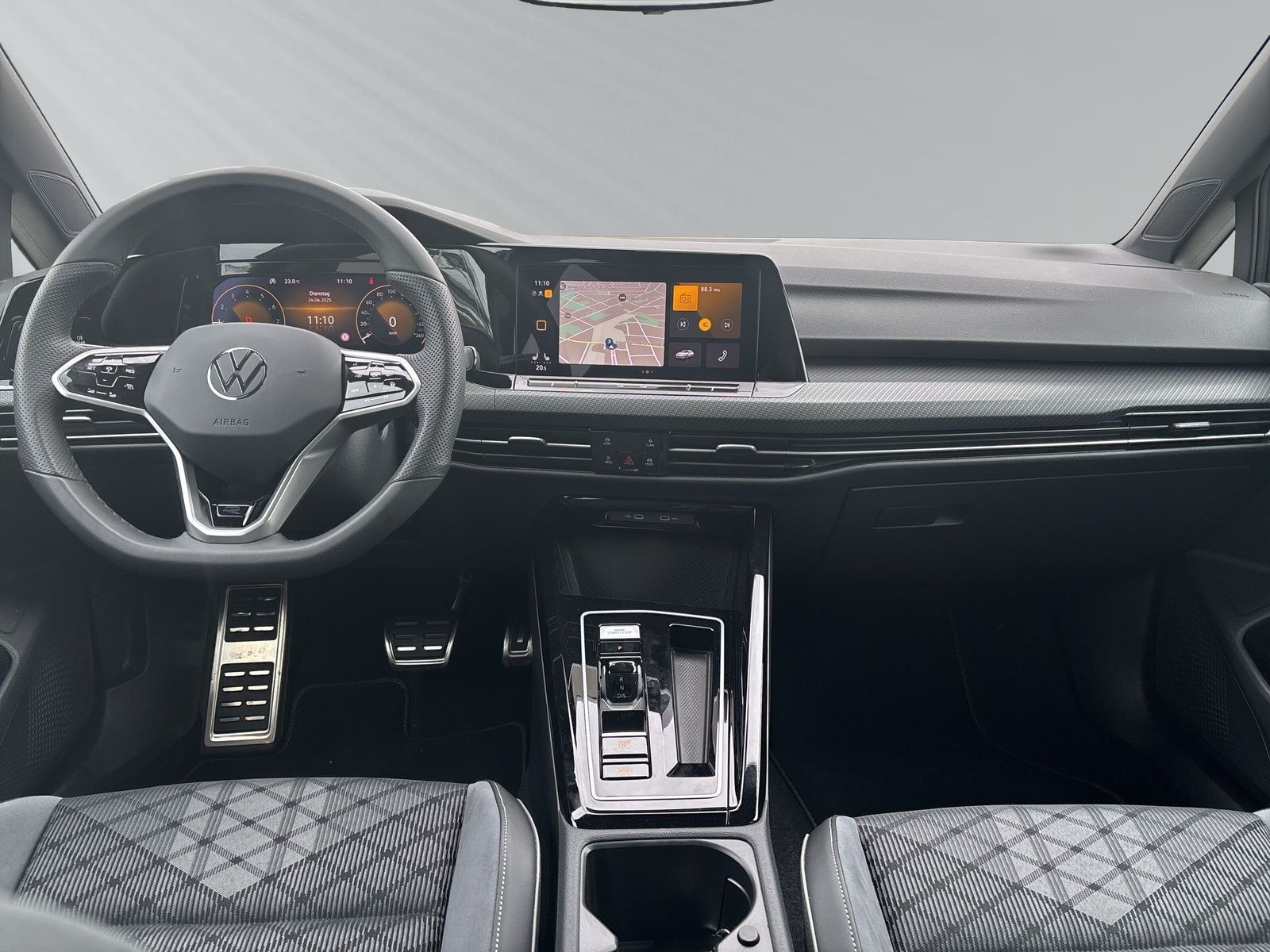 Golf Variant R-Line 1.5 l eTSI 130PS DSG+LED+PDC