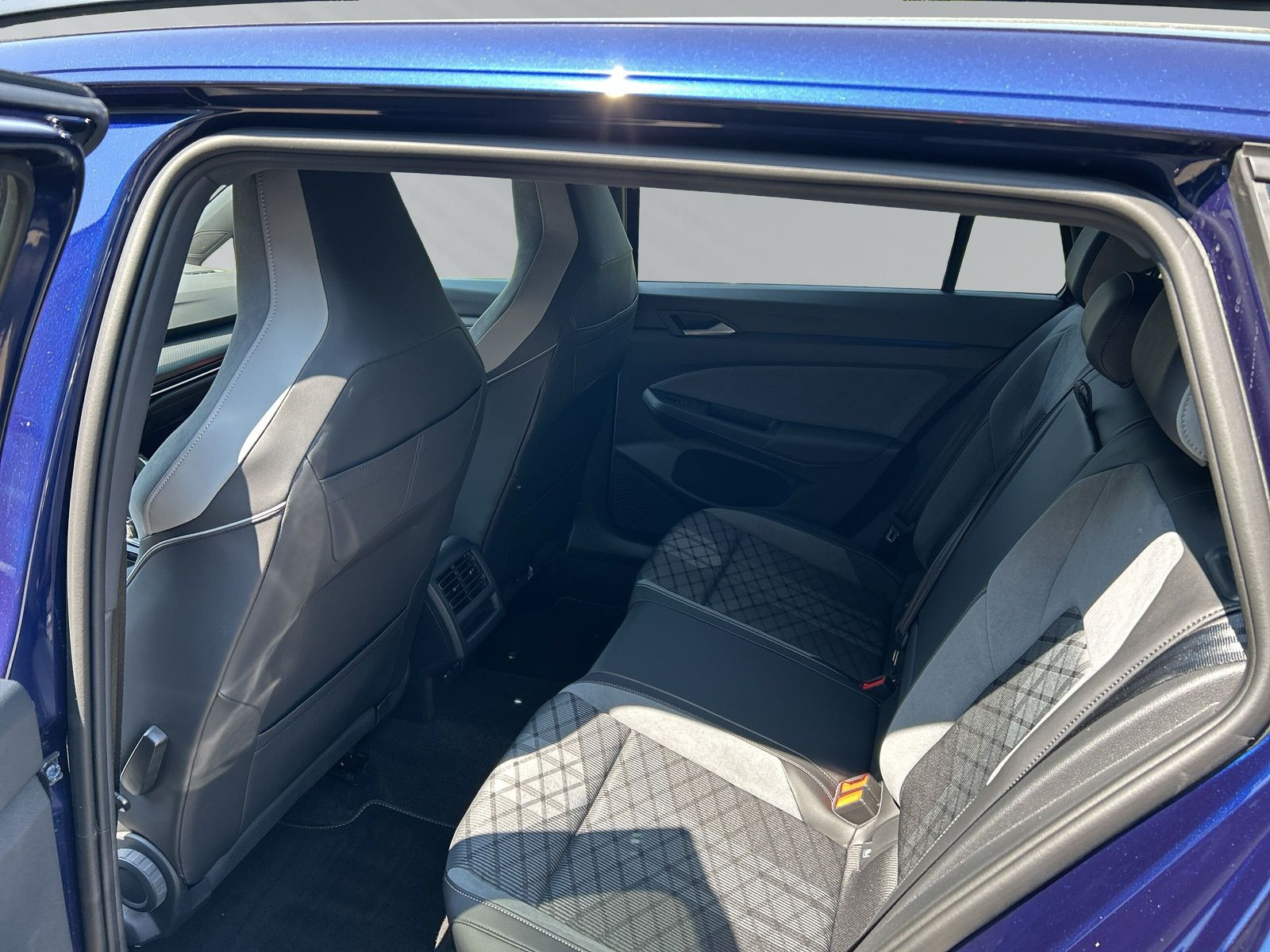 Golf Variant R-Line 1,5 l eTSI 130PS DSG PDC+LED