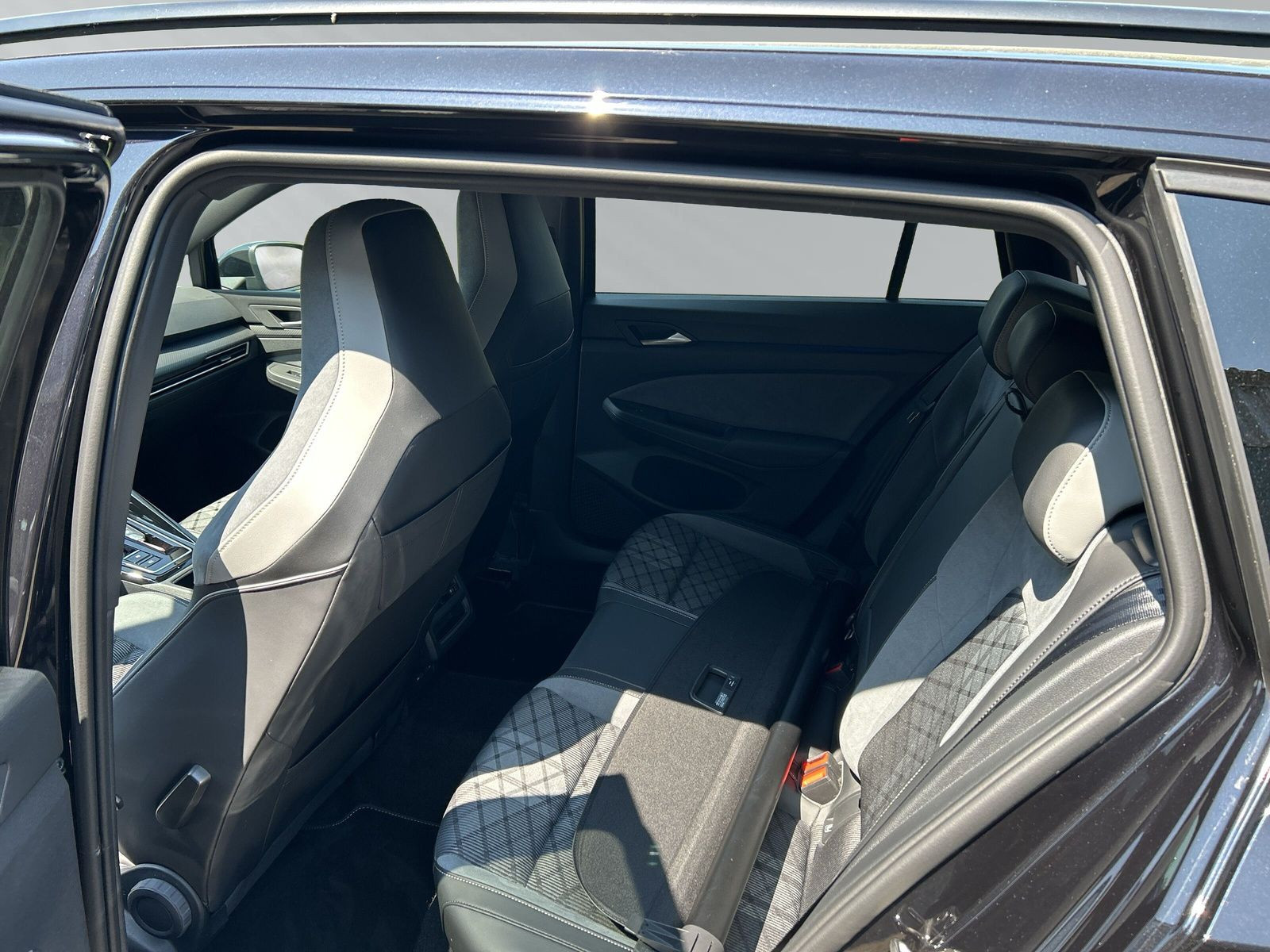 Golf Variant R-Line 1,5 eTSI 130PS DSG LED+Navig