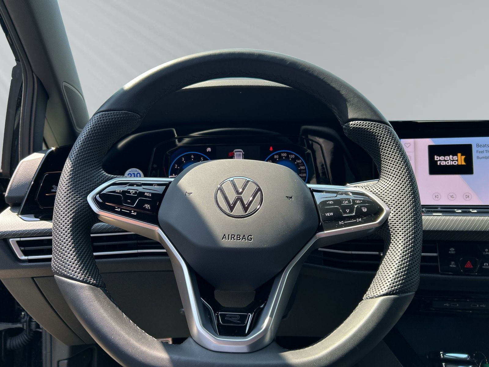 Golf Variant R-Line 1,5 eTSI 130PS DSG LED+Navig