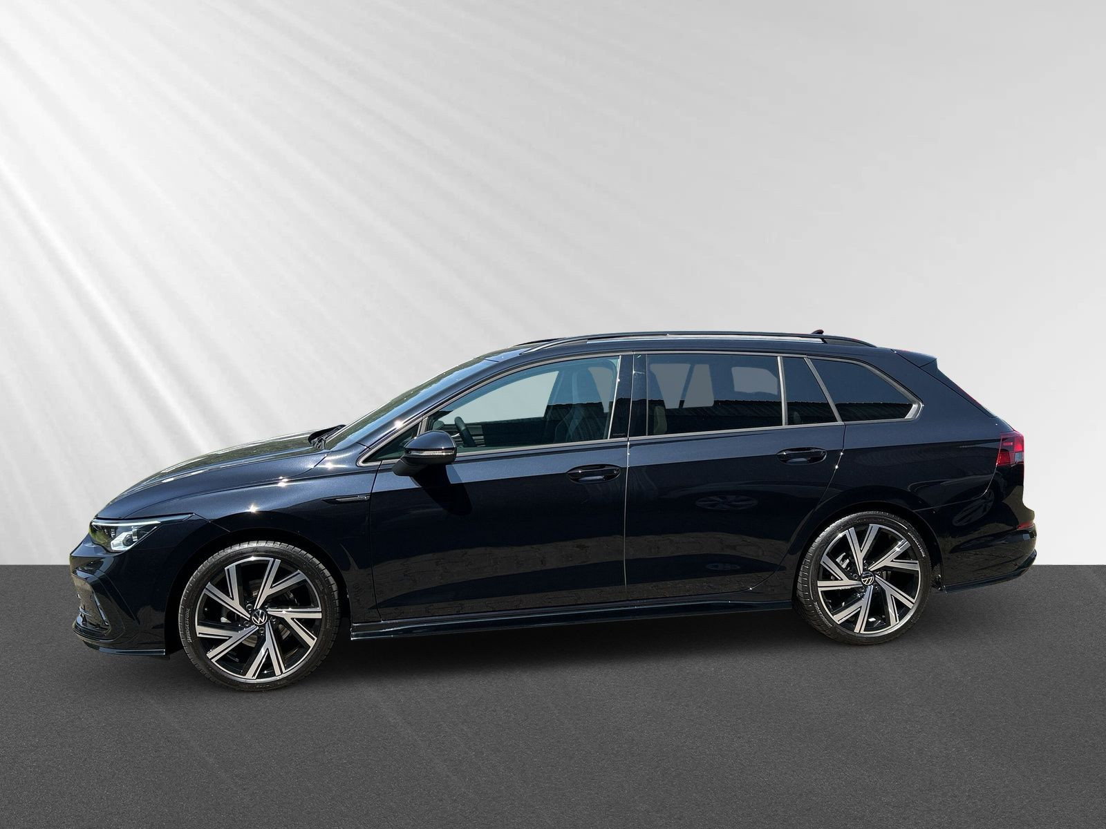 Golf Variant R-Line 1,5 eTSI 130PS DSG LED+Navig