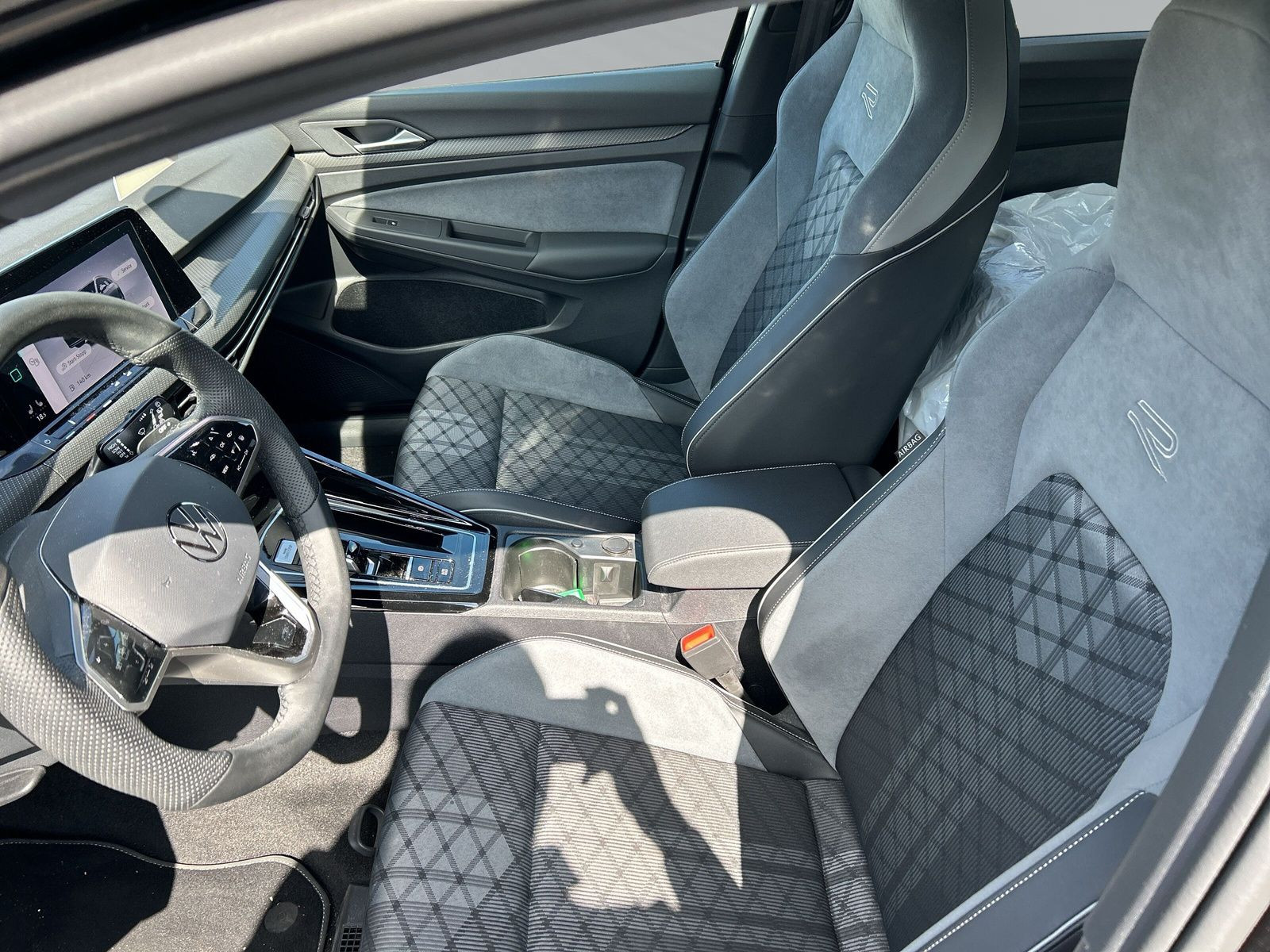 Golf Variant R-Line 1,5 eTSI 130PS DSG+LED+Navi+