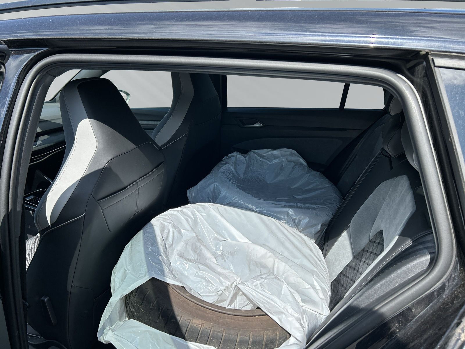 Golf Variant R-Line 1,5 eTSI 130PS DSG+LED+Navi+