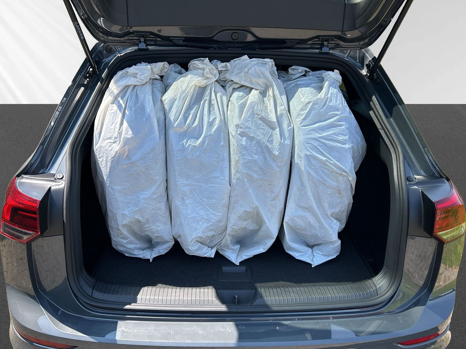 Golf Variant R-Line 1,5l eTSI 130PS DSG+LED+Navi