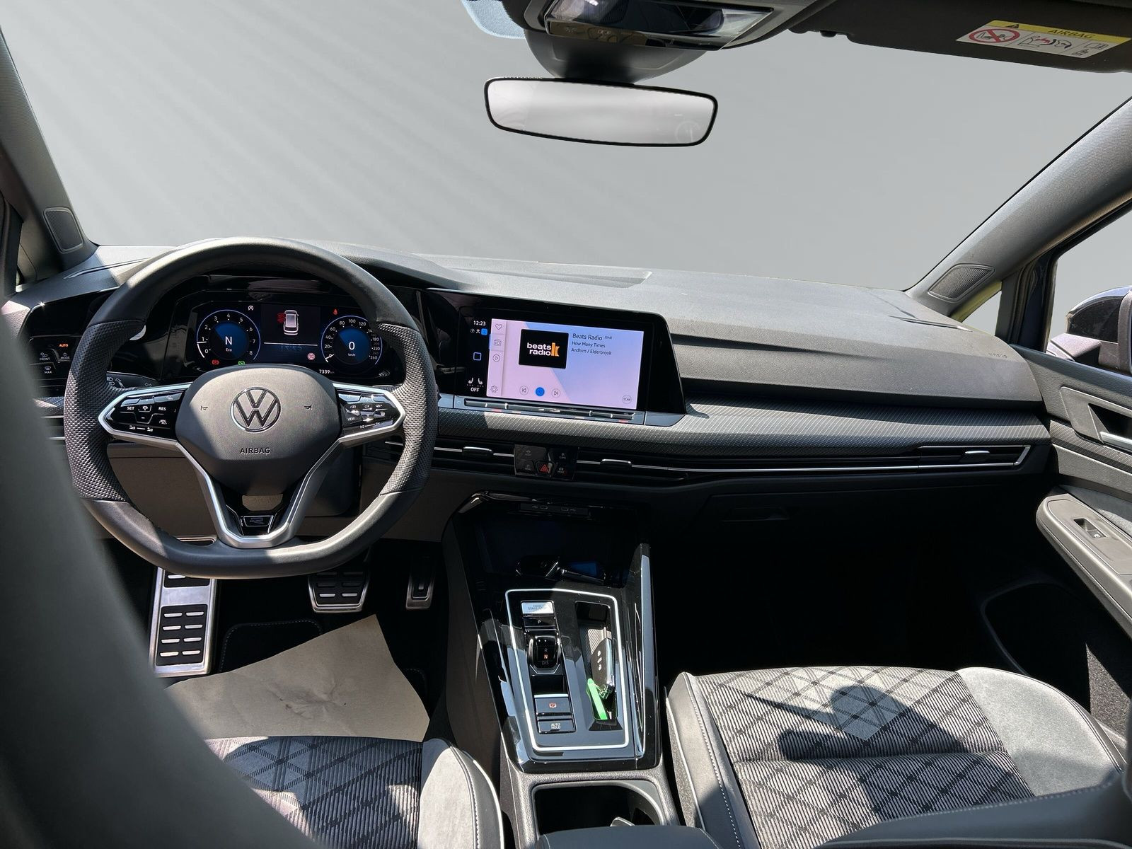 Golf Variant R-Line 1,5l eTSI 130PS DSG+LED+Navi