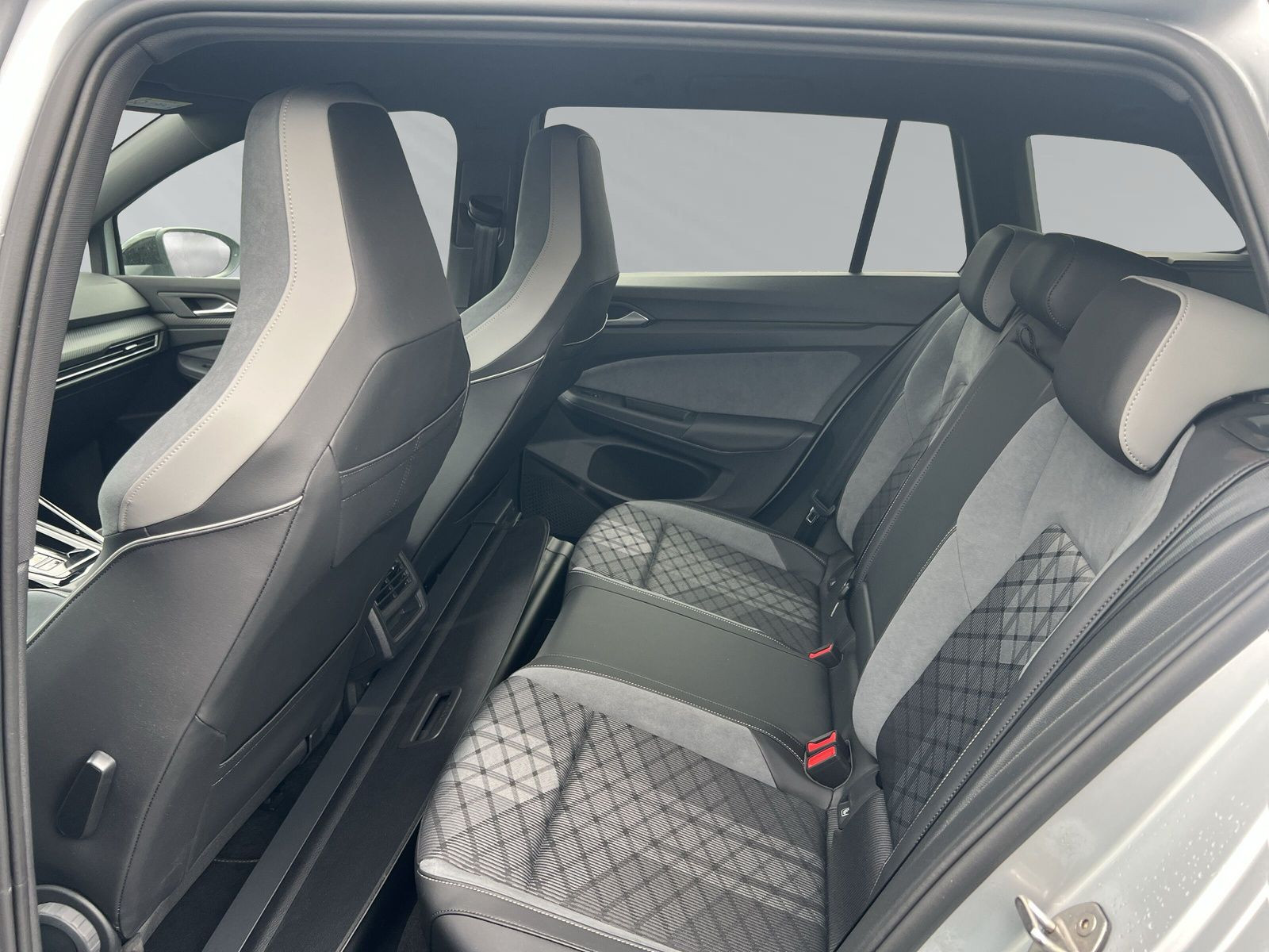 Golf Variant R-Line 1,5 l eTSI OPF 96 kW (130 PS) 7-Gang-Doppelkupplungsgetriebe DSG