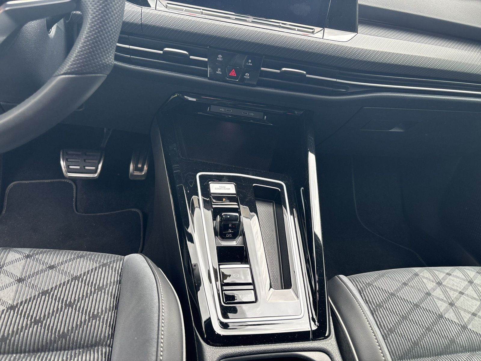 Golf Variant R-Line 1,5 l eTSI OPF 96 kW (130 PS) 7-Gang-Doppelkupplungsgetriebe DSG