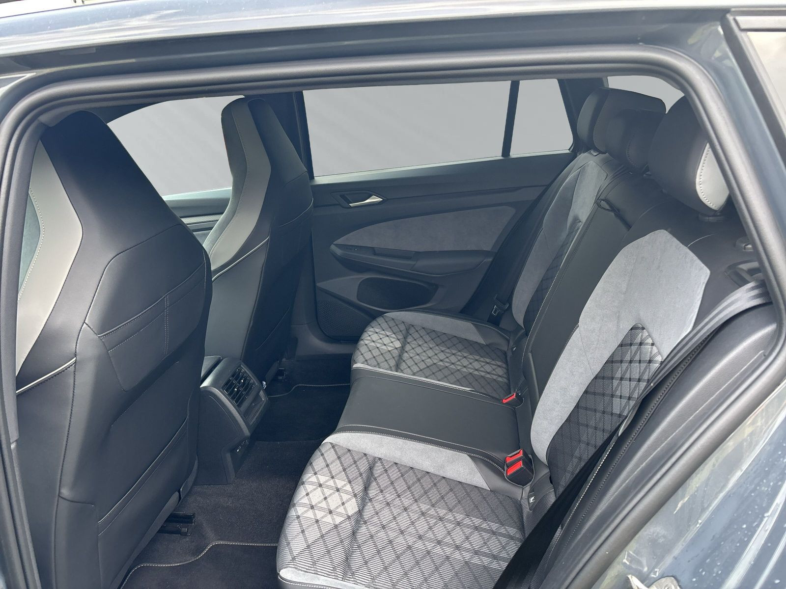 Golf Variant R-Line 1,5 l eTSI OPF 96 kW (130 PS) 7-Gang-Doppelkupplungsgetriebe DSG