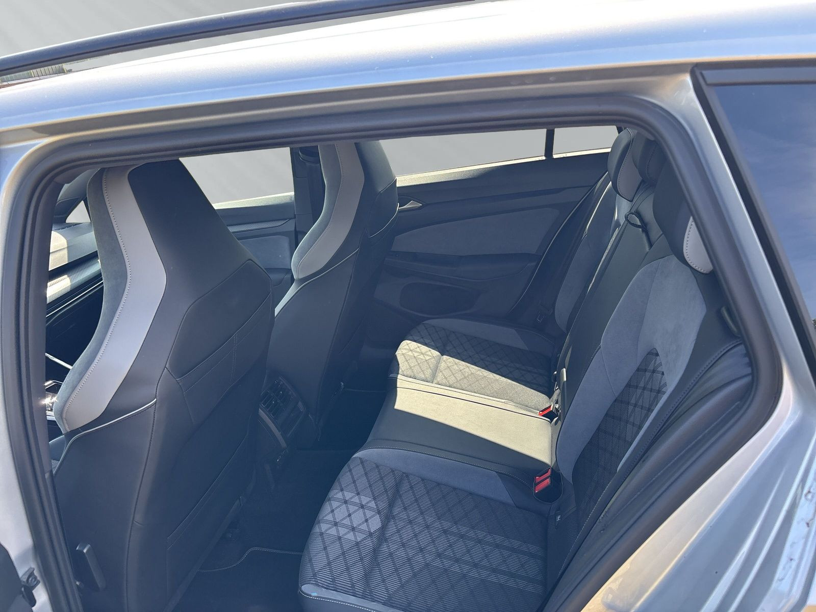 Golf Variant R-Line 1,5 l eTSI OPF 96 kW (130 PS) 7-Gang-Doppelkupplungsgetriebe DSG