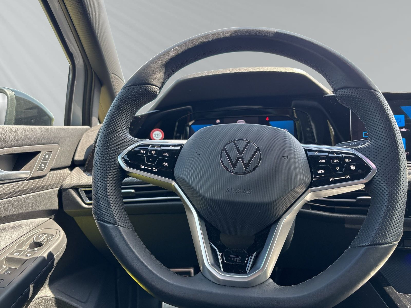 Golf Variant R-Line 1,5 l eTSI OPF 96 kW (130 PS) 7-Gang-Doppelkupplungsgetriebe DSG