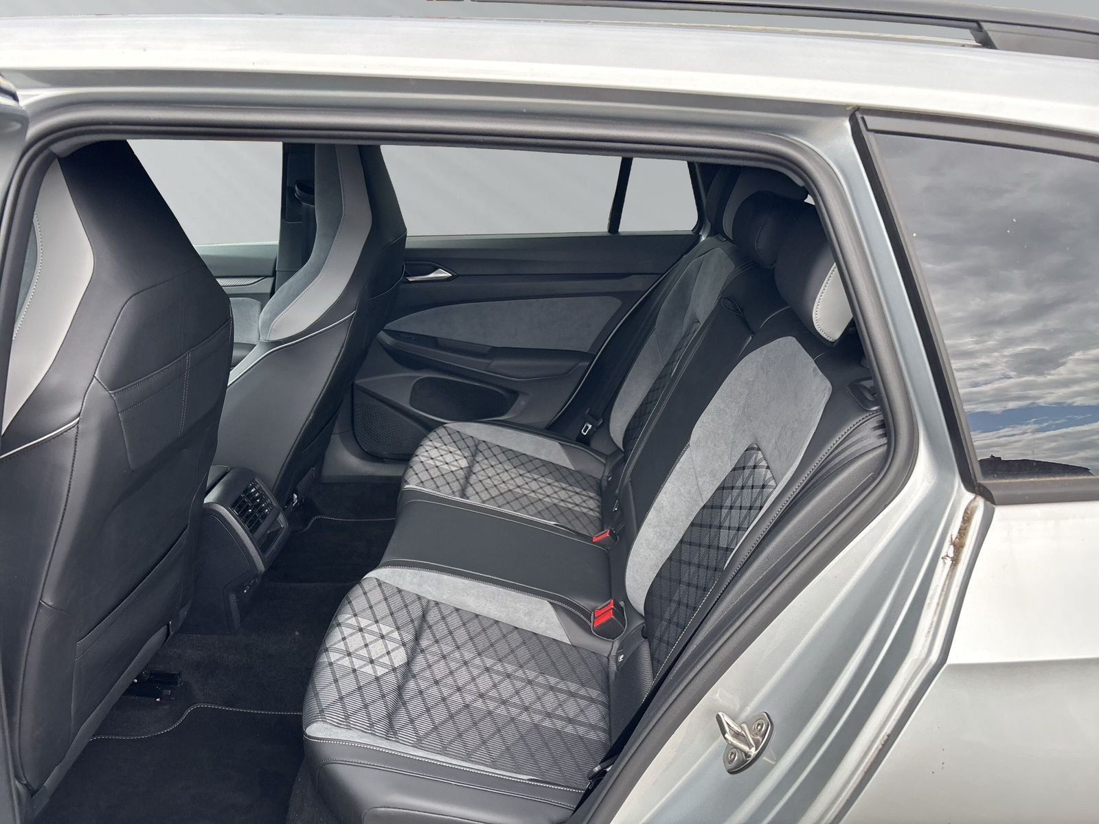 Golf Variant R-Line 1,5 l eTSI OPF 96 kW (130 PS) 7-Gang-Doppelkupplungsgetriebe DSG