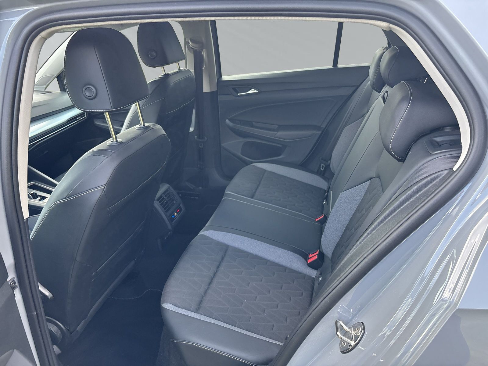 Golf VIII 1.5 eTSI Goal AHKklap+LEDmatr+RFK+WiRä