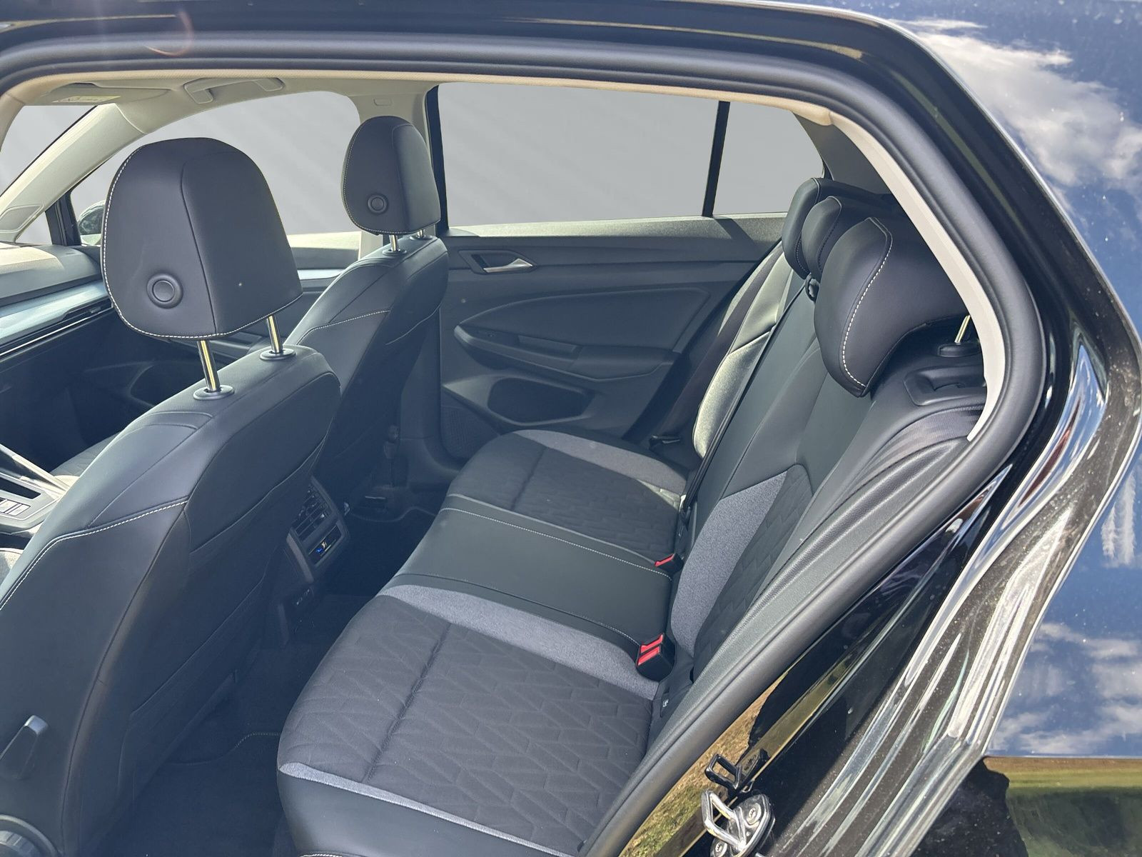 Golf VIII 1.5 eTSI Goal AHKklap+LEDmatr+RFK+WiRä