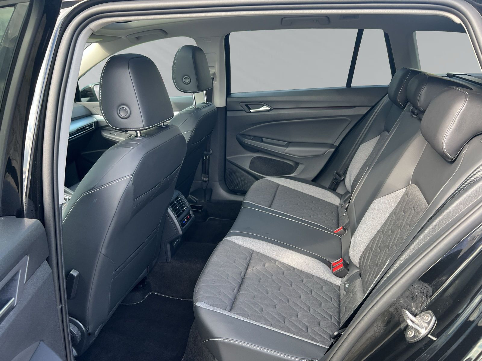 Golf VIII 1.5 eTSI Goal+AHK klapb.+PANO+RFK+WiRä