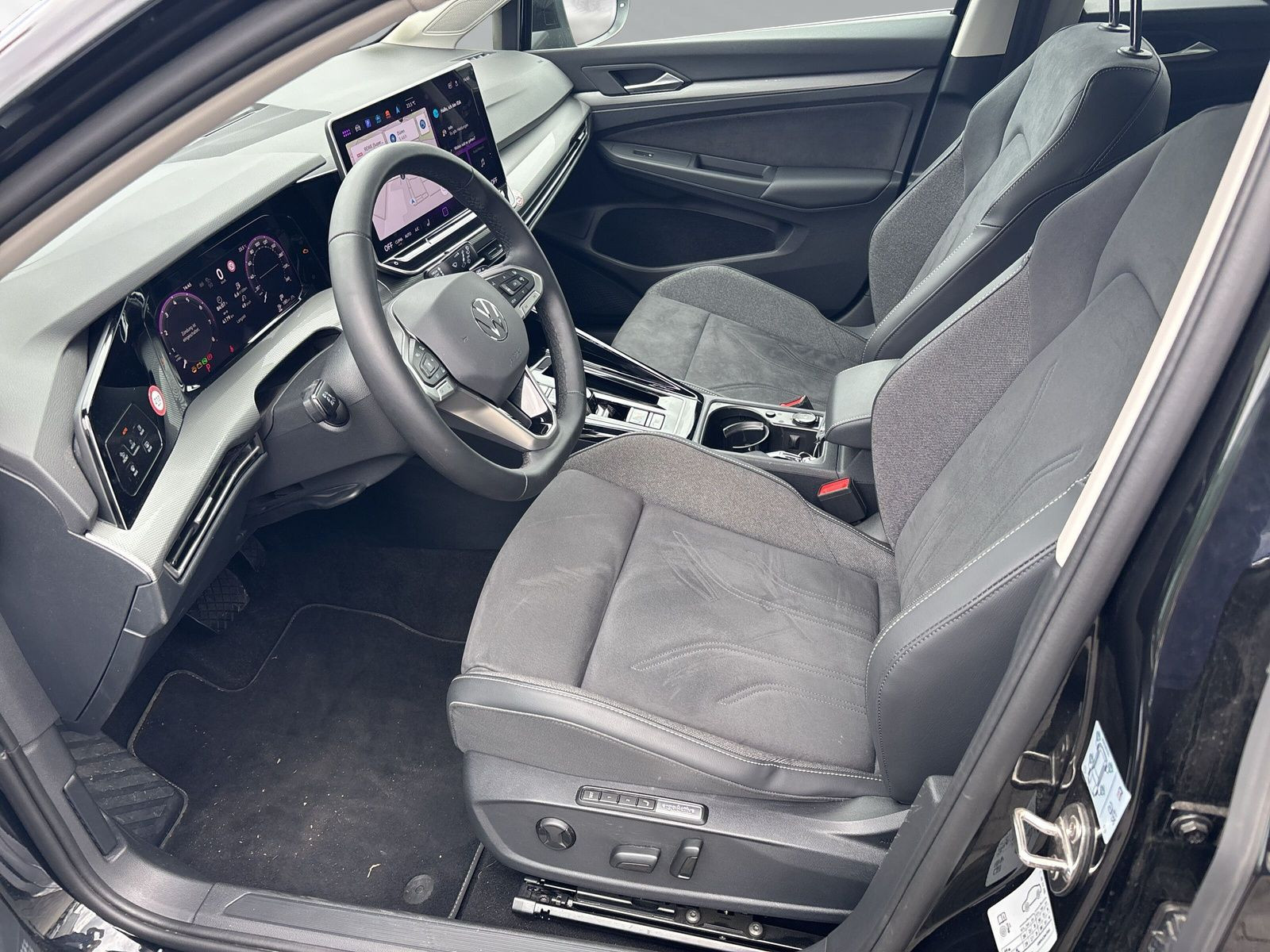 Golf VIII 1.5 eTSI Style Busin.Prem+Pano+LEDmatr