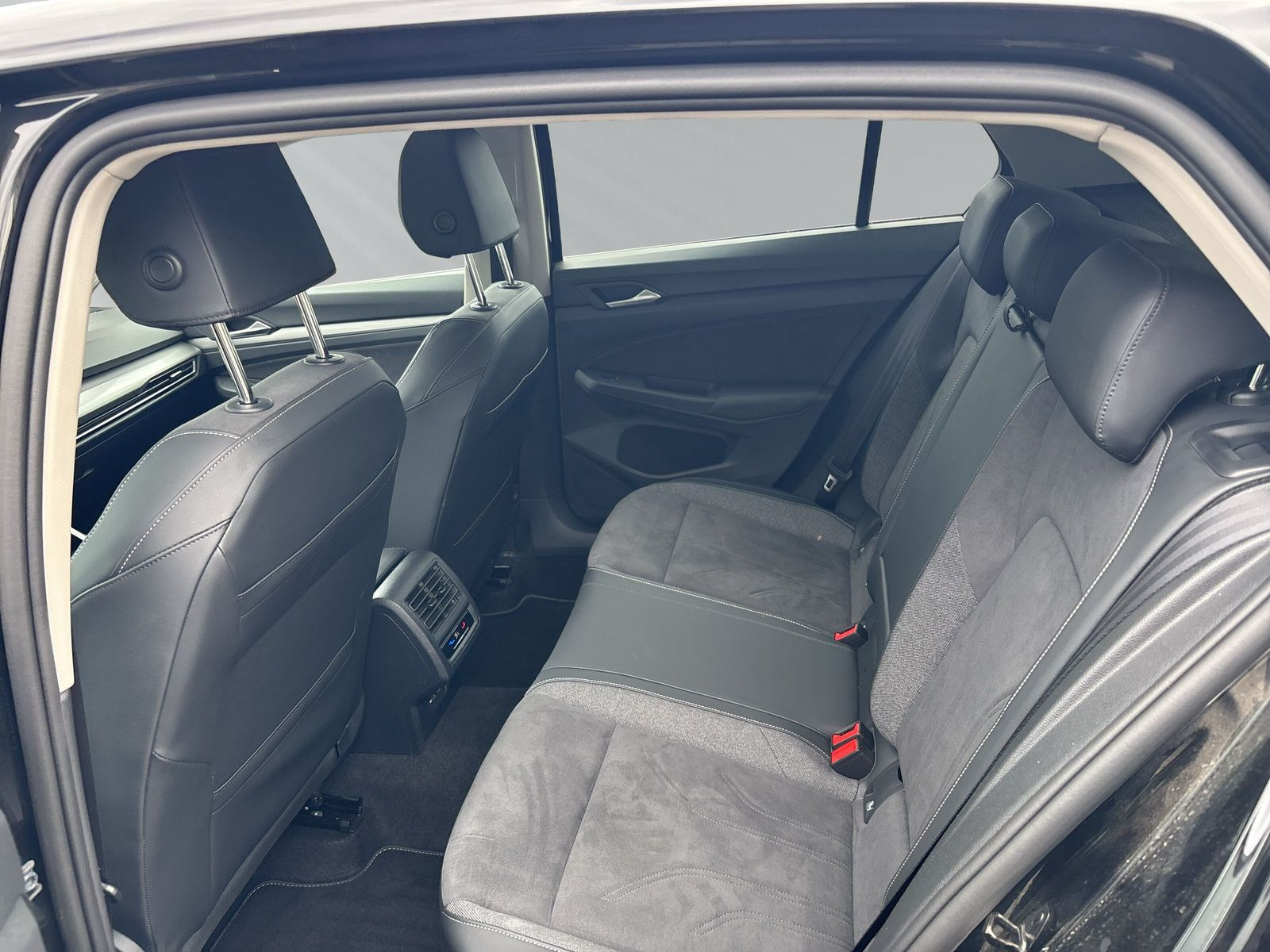 Golf VIII 1.5 eTSI Style Busin.Prem+Pano+LEDmatr