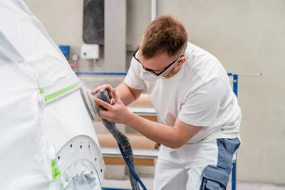 Kfz-Lackiererin-insbesondere-zur-Vorbereitung