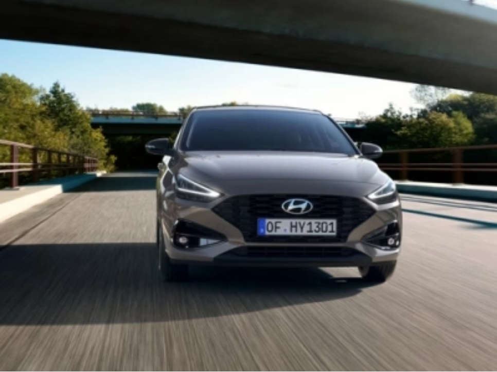 Hyundai i30 driving