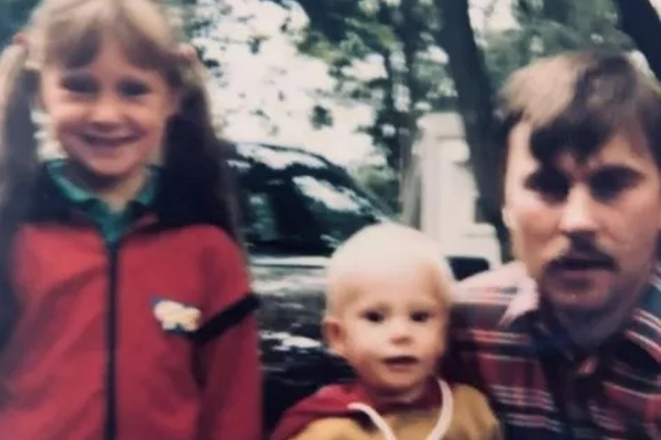 Armin Arnhölter mir Kindern